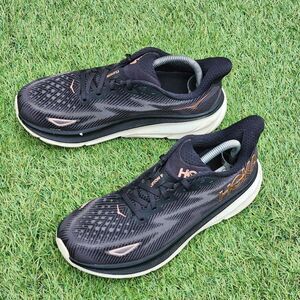 HOKA CLIFTON 9 - Womens Athletic Shoes - SIZE 8.5D WIDE